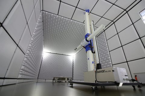 シールドルーム・電波暗室 シールドルームとは外部からの電磁波の影響を受けず、かつ外部に電磁波を漏らさないように設計施工された部屋です。