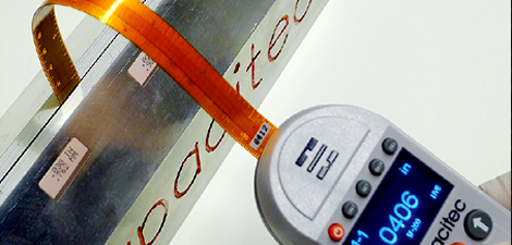 Capacitecの非接触隙間測定器ギャップマスターは非接触でダイやロール間のギャップ隙間を測定可能です